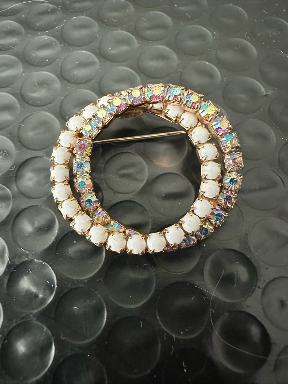 🤍 Vintage Style Milk Glass AB Rhinestone Circle Wreath Brooch Gold Tone Pin